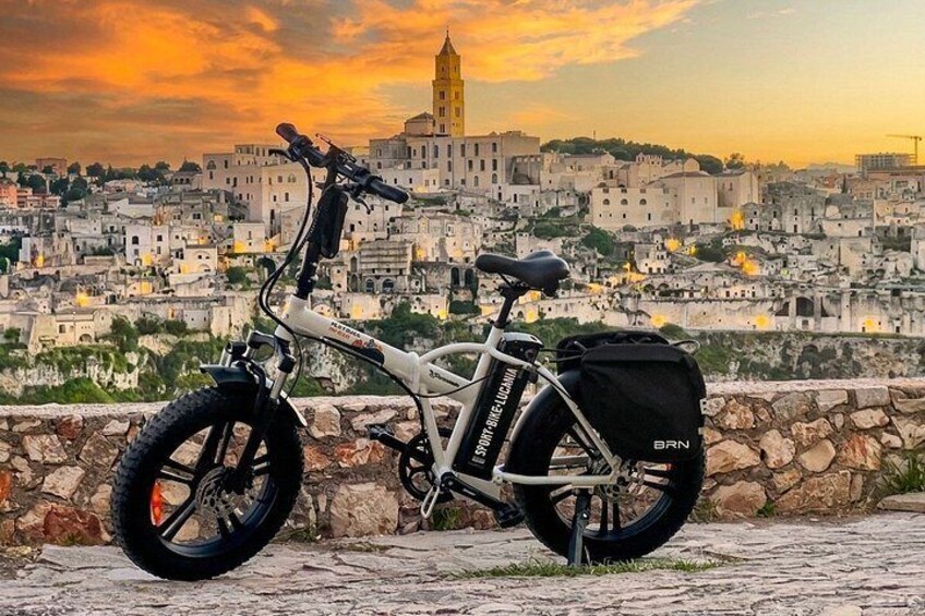 Discovering the hidden treasures of Matera in and bike 1