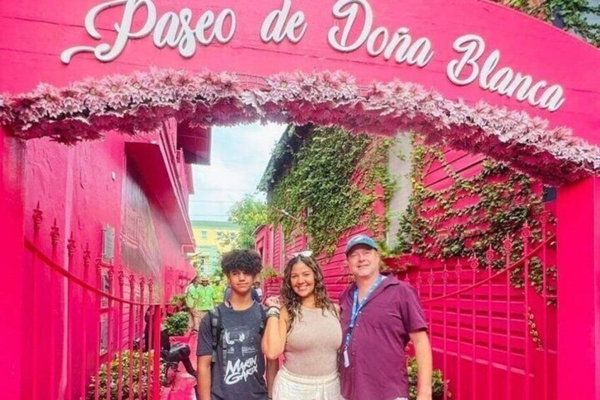 A pink archway with 'Paseo de Dona Blanca' written above. 4