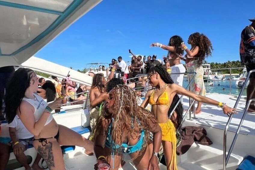 Punta Cana Best Hip Hop Party Boat and open Bar 5