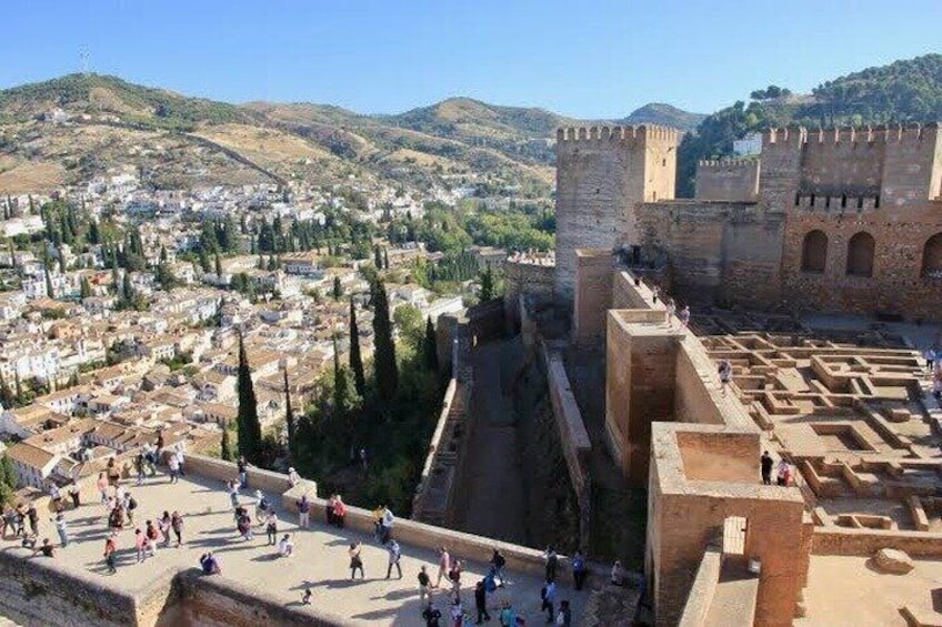 Alhambra & Nasrid Palaces Ticket with Audio Guide in Granada 3