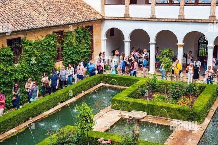 Alhambra & Nasrid Palaces Ticket with Audio Guide in Granada 5