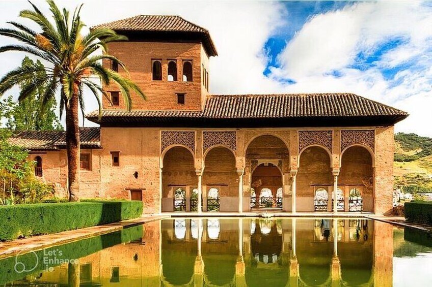 Alhambra & Nasrid Palaces Ticket with Audio Guide in Granada 2