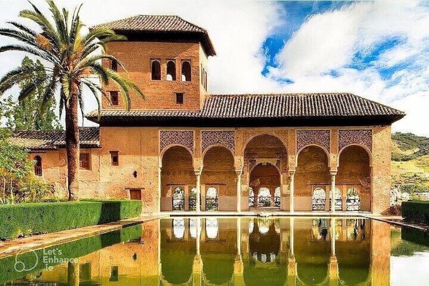 Alhambra & Nasrid Palaces Ticket with Audio Guide in Granada 2