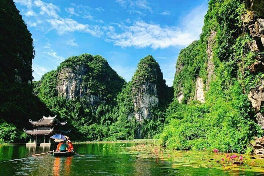 Phoenix mountain beside Water towel of Trang An 1