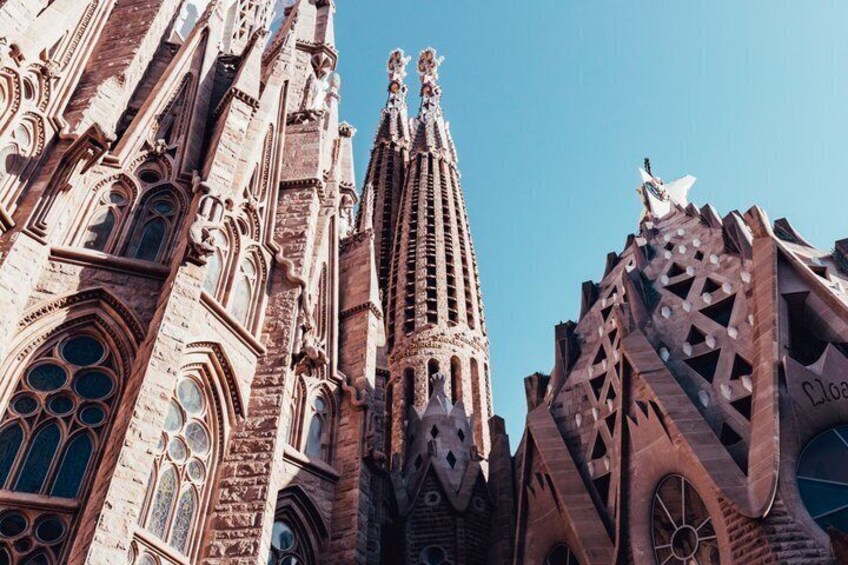 A cathedral with intricate Gothic and Art Nouveau architecture, featuring pointed arches and detailed stonework. 1