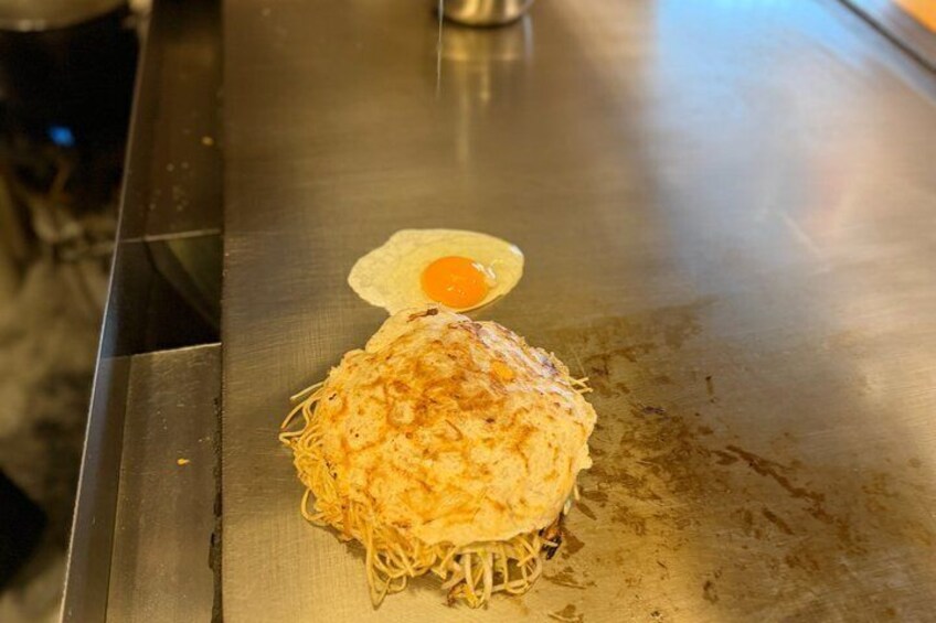 Hiroshima Okonomiyaki Walk and Cooking Experience 5
