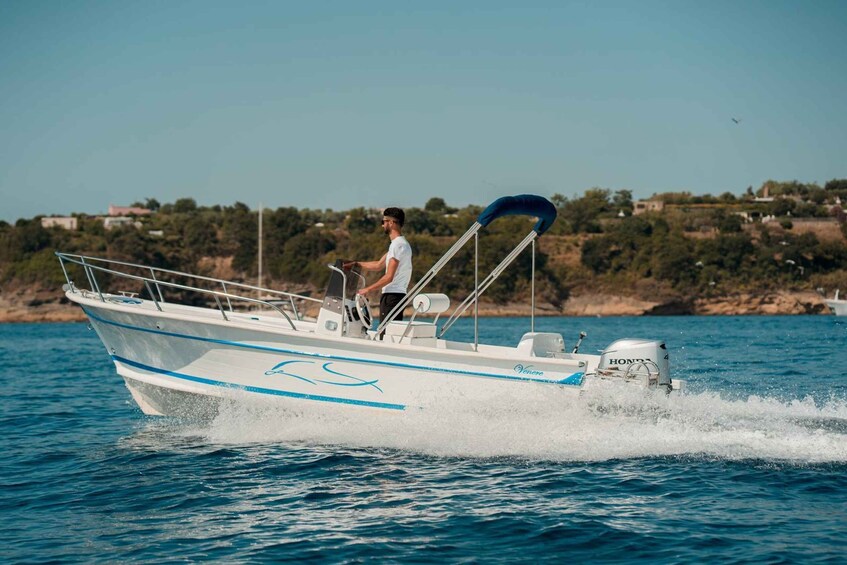 Picture 3 for Activity Procida: boat rental - no license required 4