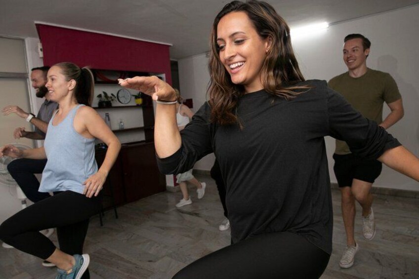 Medellin Latin Rhythm Group Class for Beginners 4