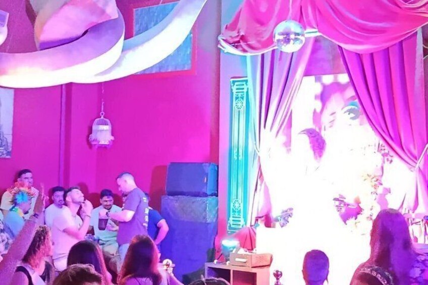 Alicante : Drag Queen Cabaret Show with Tapas Option 5