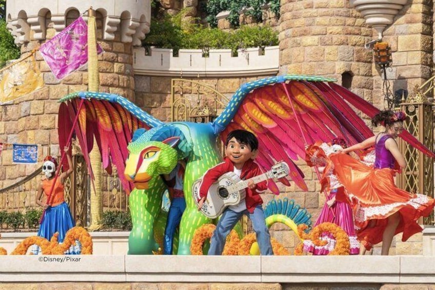 Hong Kong Disneyland Ticket with Premier Access Options 5