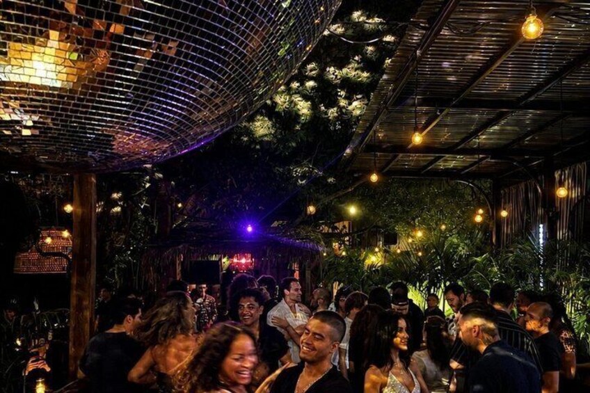 Stylish Salsa or Bachata Lesson in Exclusive Luxury Venue 3