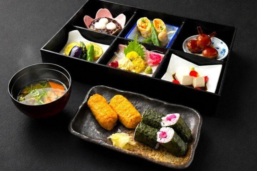 Sumo Show Experience at Tokyo Tower with Japanese Meal 2