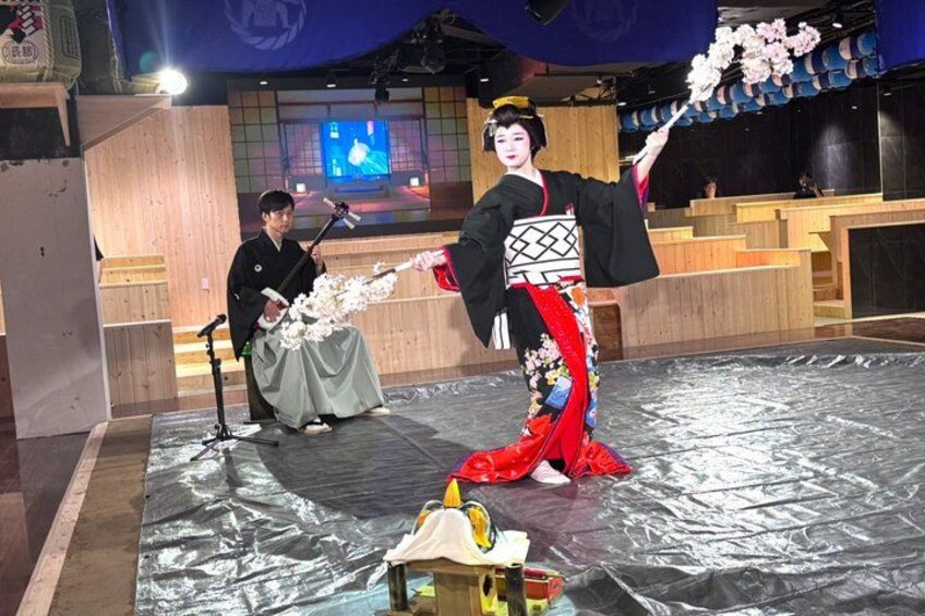 Sumo Show Experience at Tokyo Tower with Japanese Cuisine 5