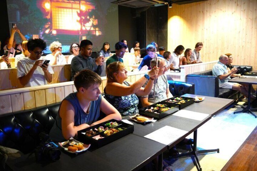 Sumo Show Experience at Tokyo Tower with Japanese cuisine 3