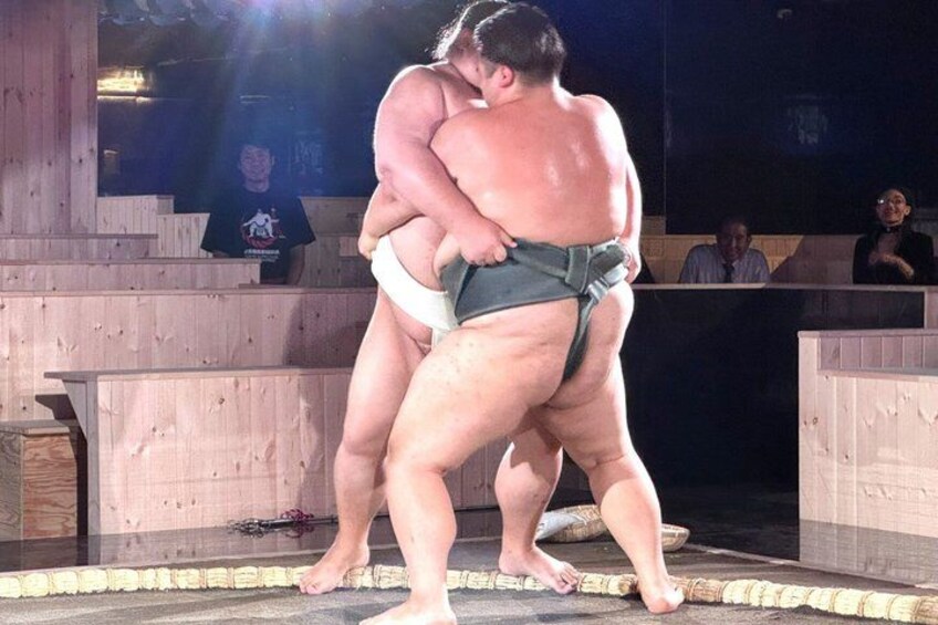 Sumo Show Experience at Tokyo Tower with Japanese Cuisine 4