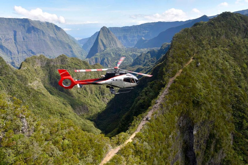 Réunion: Excellence helicopter tour departing from Saint-Gilles 1