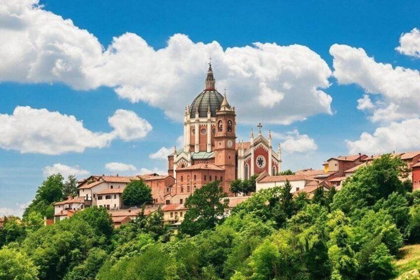 Asti Private 2-Hour Intro City Walk with Local Guide 1