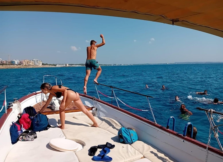 Picture 27 for Activity Gallipoli: 3-hour boat tour, aperitif on board, snorkeling and SUP 3