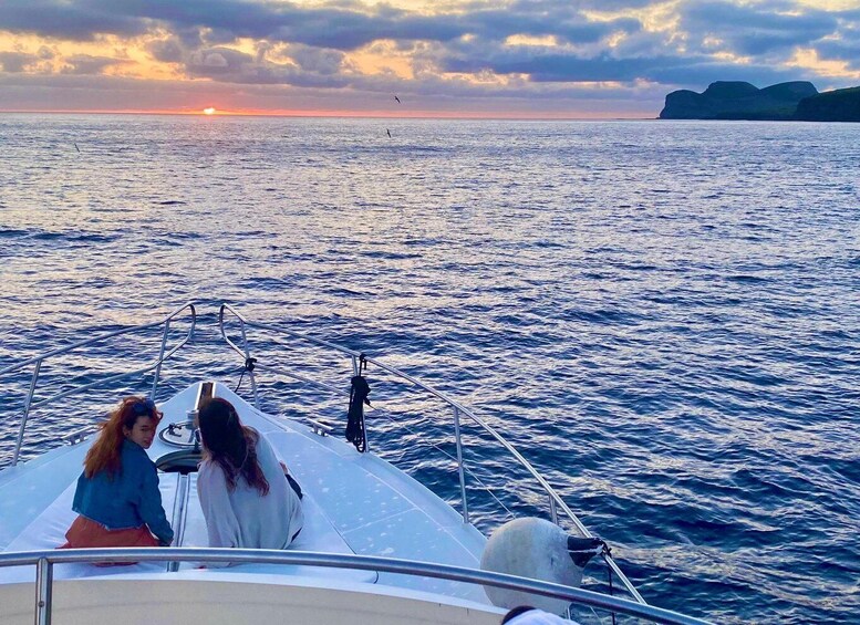 Sunset yacht tour with food and wine tasting. 1