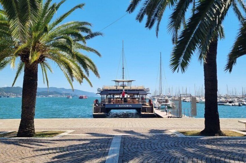 Catamaran experience the Gulf of Poets from the sea 3