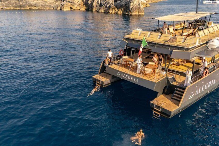 Catamaran experience the Gulf of Poets from the sea 1