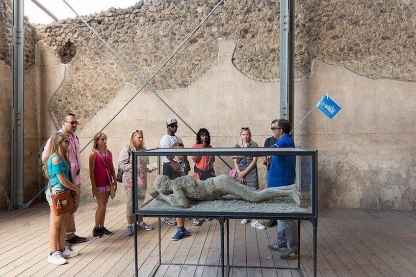Pompeii Ruins and Mount Vesuvius Volcano Tour from Rome 2