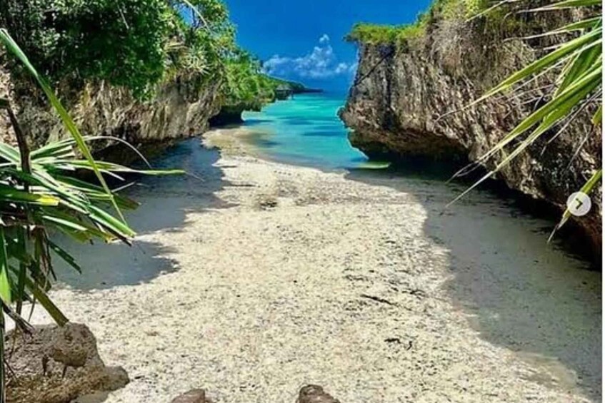 Kuza Cave, Hidden Mtende Beach & The Rock Restaurant 1