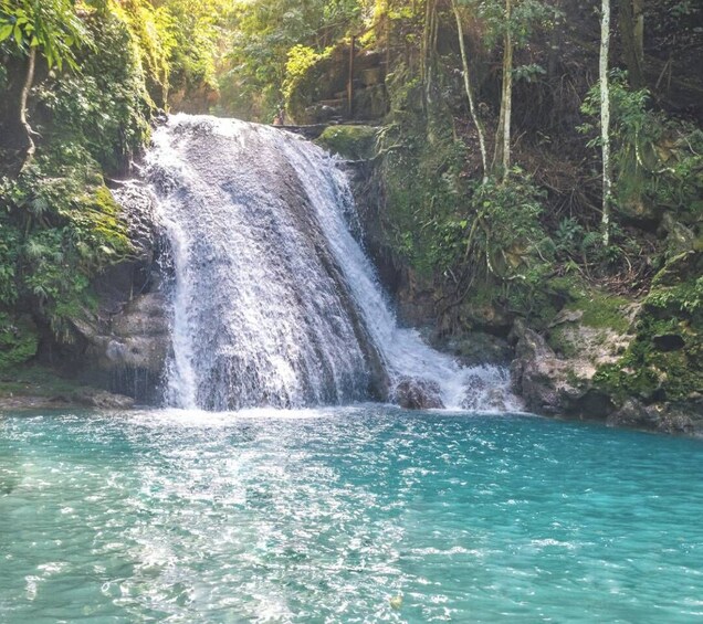 Picture 1 for Activity Montego Bay Airport: One Way Shared Transfer to Ocho Rios 2