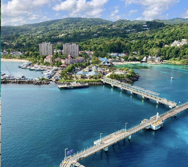 Montego Bay Airport: One Way Shared Transfer to Ocho Rios 1