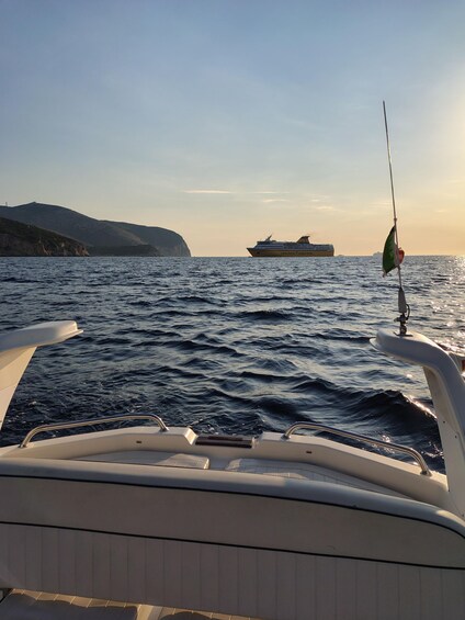 Picture 4 for Activity Aperitif at sunset in a dinghy between Cala Sabina and Spiaggia del Principe 2