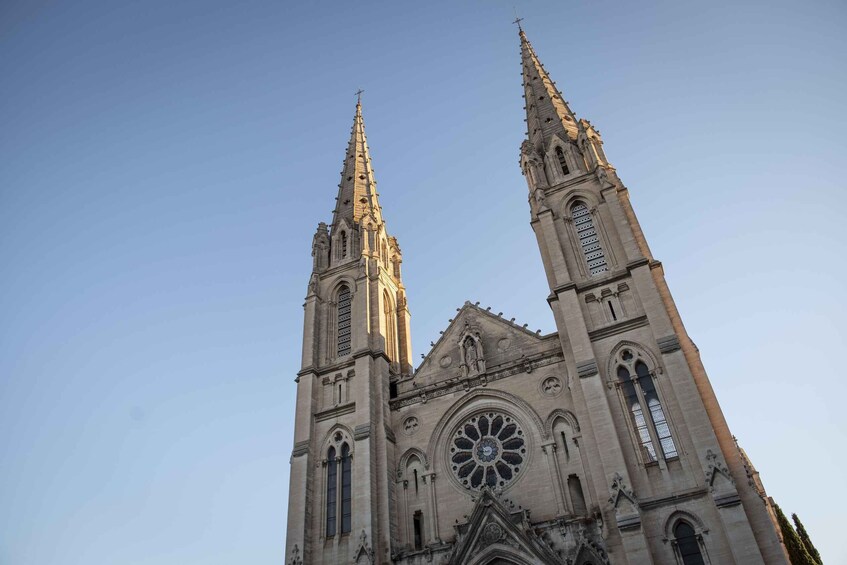 A large cathedral with two tall spires and a large rose window. 4