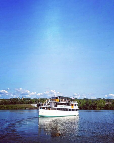 Picture 3 for Activity Albany: Hudson River Sunset Cruise with Live Music 2