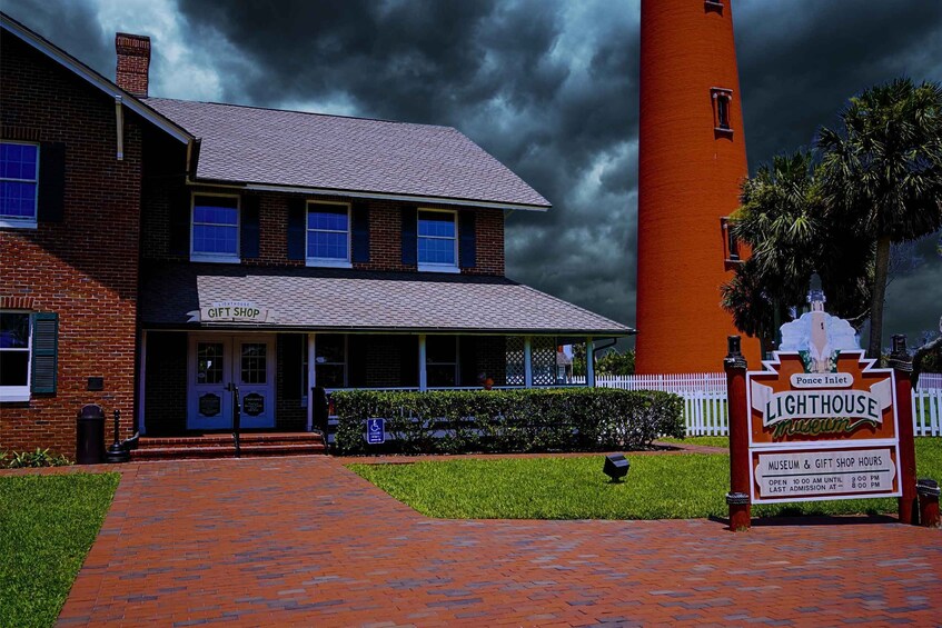 Picture 8 for Activity Smyrna Beach Ghost Tour: Shadow of Scandal 4