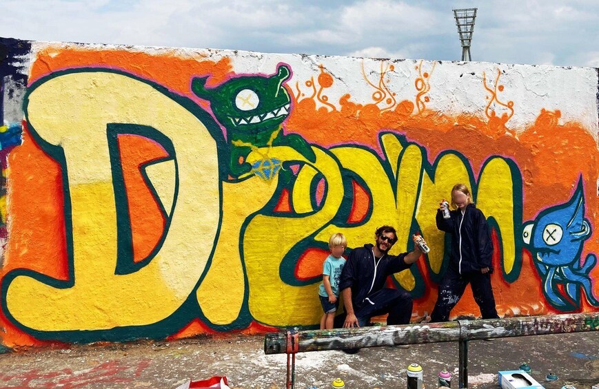 Hamburg: Exclusive Graffiti Workshop with Graffiti Tour for Groups/Families 1