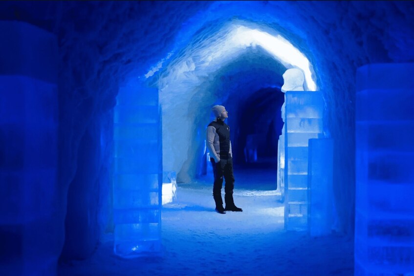 Picture 8 for Activity Kirkenes: Guided Snowhotel Visit with Dinner 5