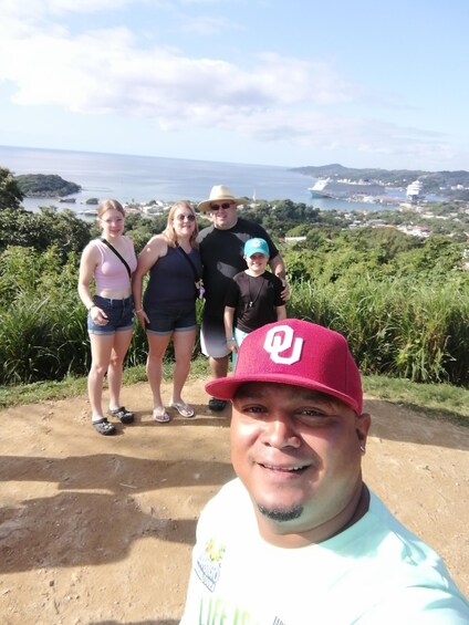 Picture 12 for Activity Roatan Fun Tour and West Bay Beach Club 3