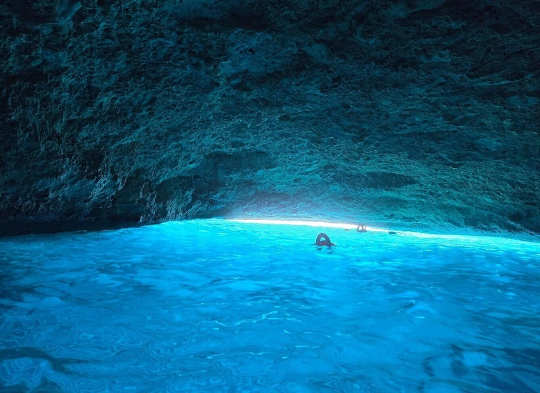 Picture 6 for Activity Curaçao: Blue Room Cave Snorkeling Tour with Snacks 5