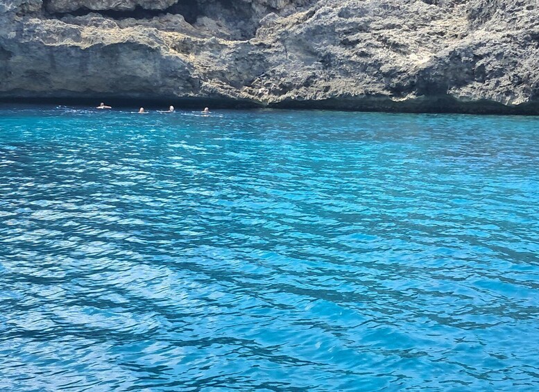 Picture 3 for Activity Curaçao: Blue Room Cave Snorkeling Tour with Snacks 2