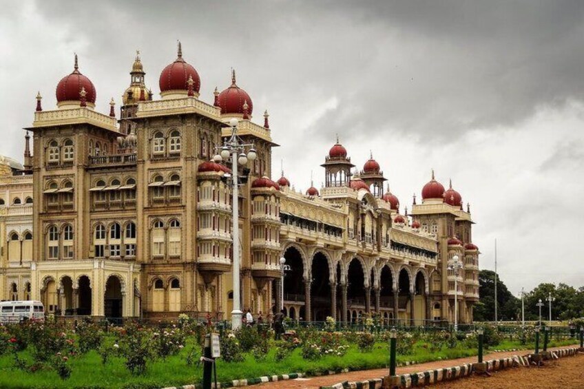 Royal Mysuru in One Day Palace Hill Lakes and Local Cuisine 3