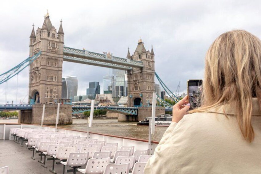 90-Minute River Thames Sightseeing Cruise with Live Commentary 5
