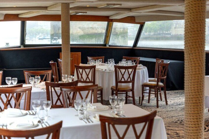 90-Minute River Thames Sightseeing Cruise with Live Commentary 2