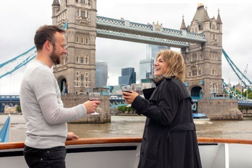 90-Minute River Thames Sightseeing Cruise with Live Commentary 1