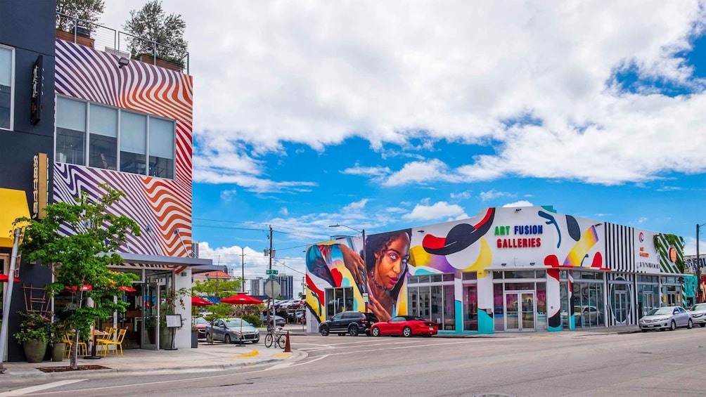 Picture 5 for Activity Miami: Wynwood Delicious Donut Tour & Street Art Experience 2