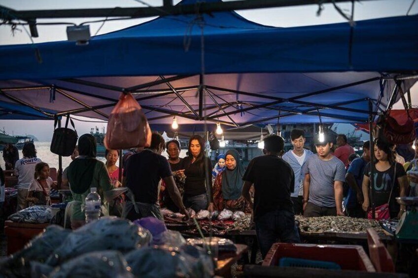 2 Hour Kota Kinabalu Local Street Food and History Walking Tour 3