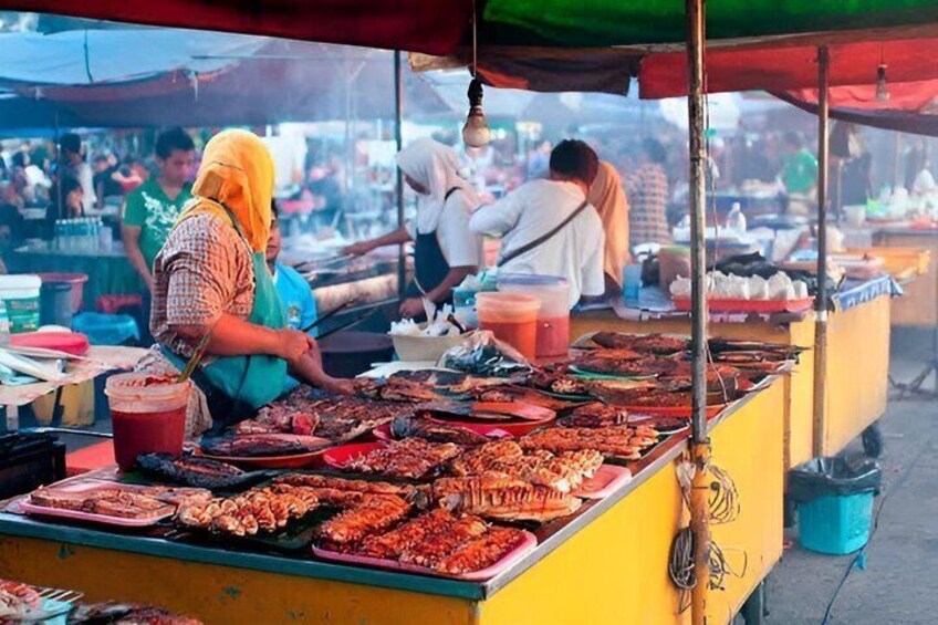 2 Hour Kota Kinabalu Local Street Food and History Walking Tour 1