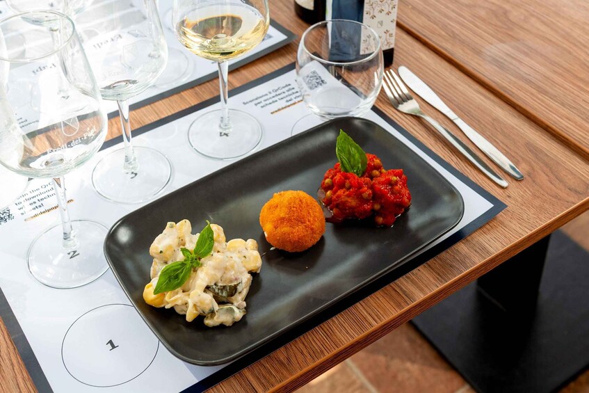 Picture 4 for Activity Castelli Romani: Discover the single-varietal volcanic wines of Lazio 3