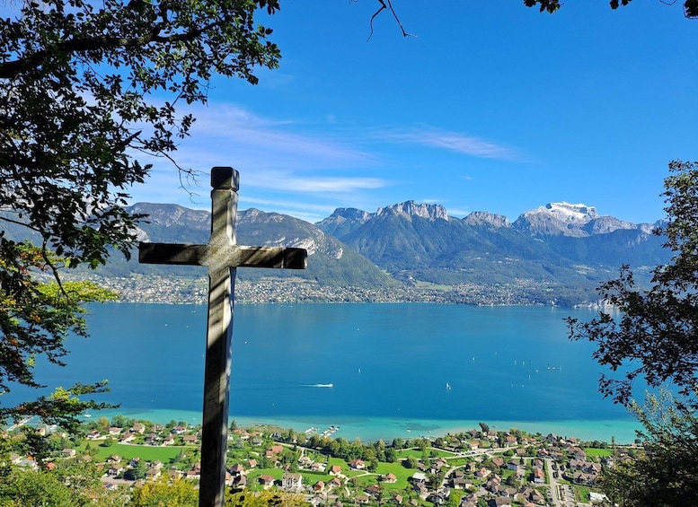 Picture 1 for Activity Annecy: discover the most beautiful views of the lake on a hike 3