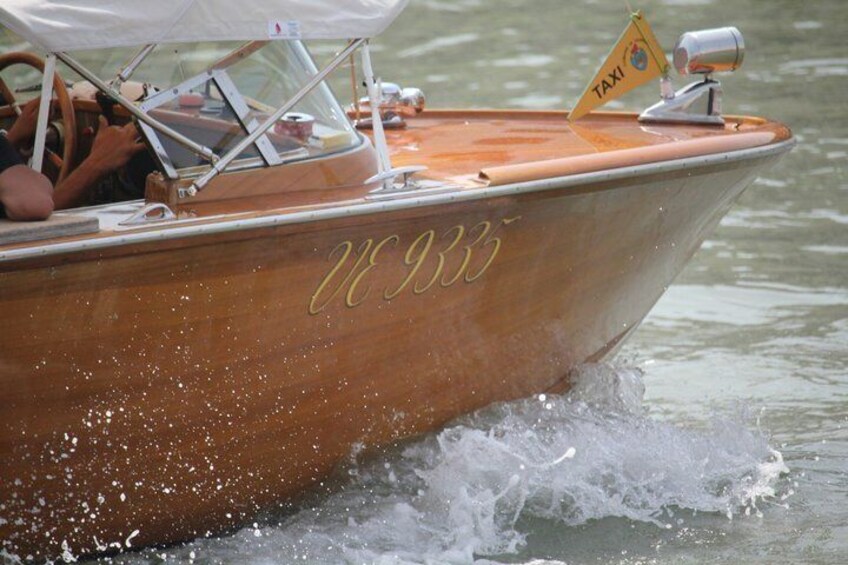 Murano Glass Factory Experience: Boat Ride and Live Demonstration 1