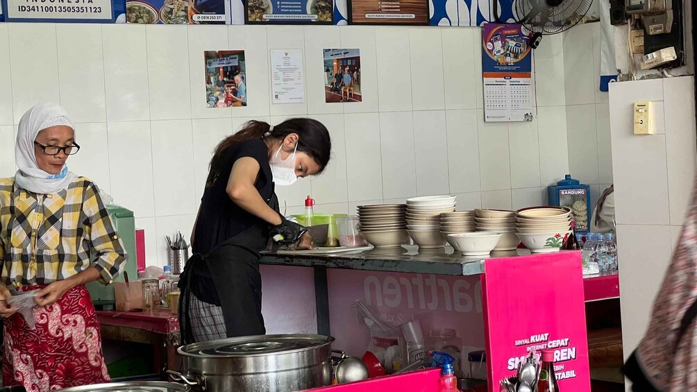 Picture 7 for Activity Yogyakarta: Morning Breakfast and Market Experience 2