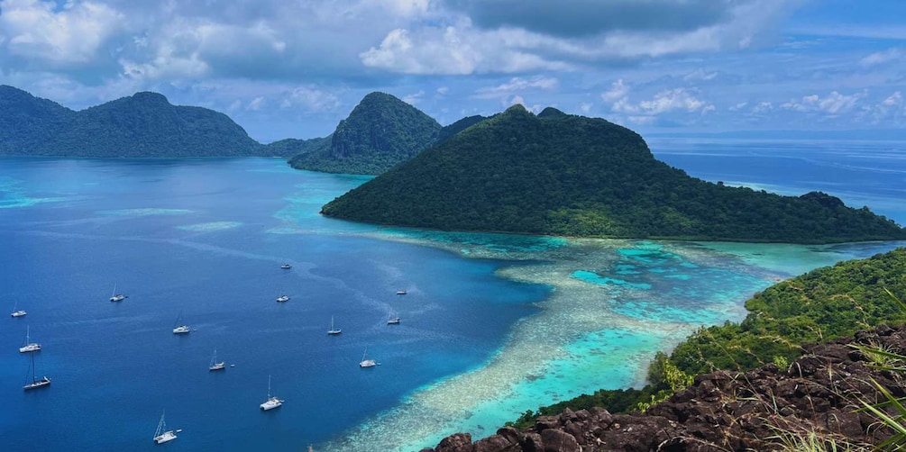 Semporna : Bohey Dulang Hike, Snorkel & 3-Island Tour 1
